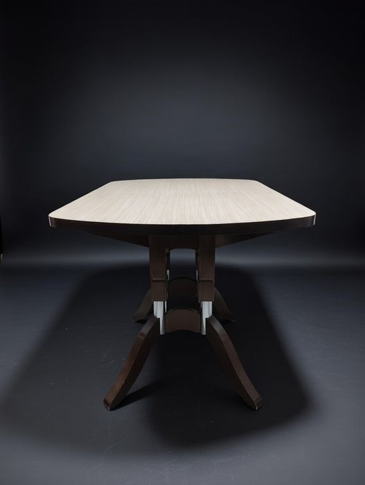 Обеденный стол на 8-10 персон