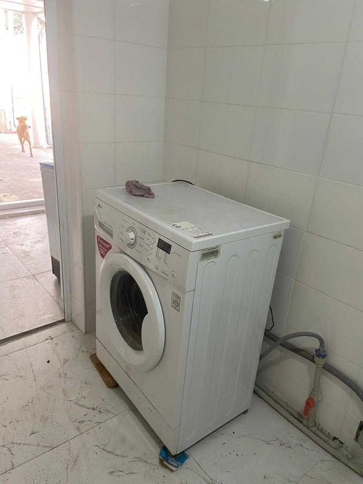 Продам стиральную машину LG DIRECT DRIVE б/у  недорого