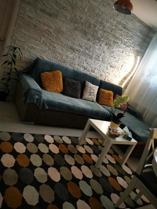 Vând colțar extensibil, foarte masiv, cu lada de depozitare