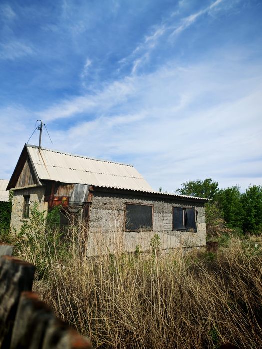 Продам дачу на Спутнике город Сатпаев.  Недорого.