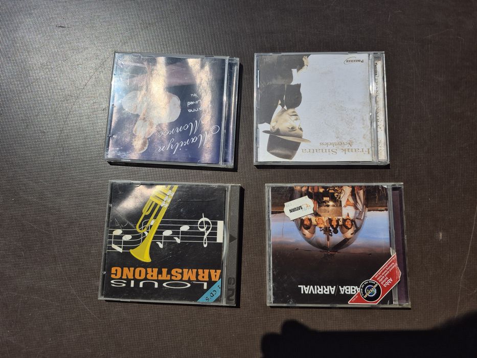 Vând Lot 12 CD muzica usoara straina mixta Jazz ,Luis Armstrong, Frank Sinatra, Tom Jones, NAT KING COLE...etc