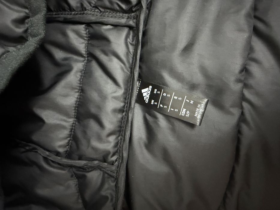 Продам куртку Adidas original unisex