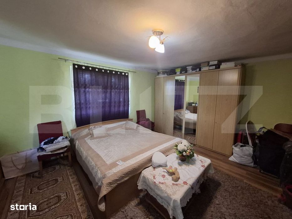 Casa 2 camere, 100 mp, anexe de vanzare, zona Gelu