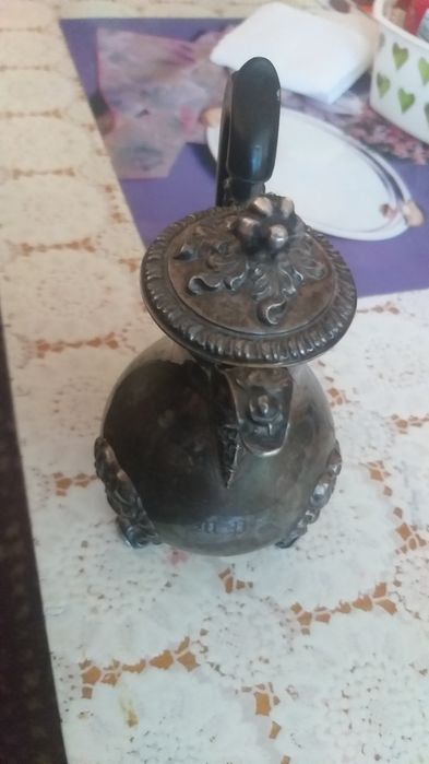 Vand un ibric vechi de colecție din argint