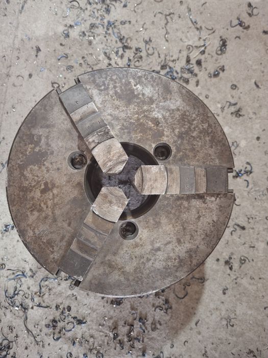 Патрон токарный диаметр 250 мм .