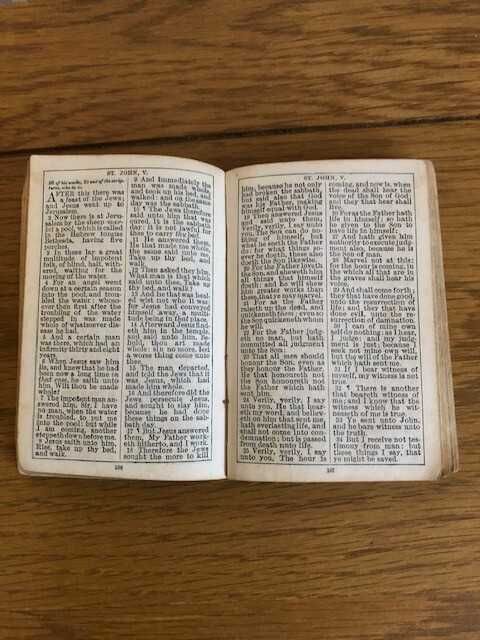 Biblia / Biblie buzunar veche , 1869 , in limba engleza, 10 X 6.5 CM