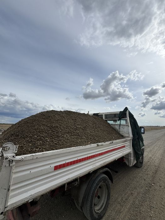 Piatră Nisip Balast Pamant negru-Vegetal Pietris Pufar Moluz Excavator Demolat Nivelat