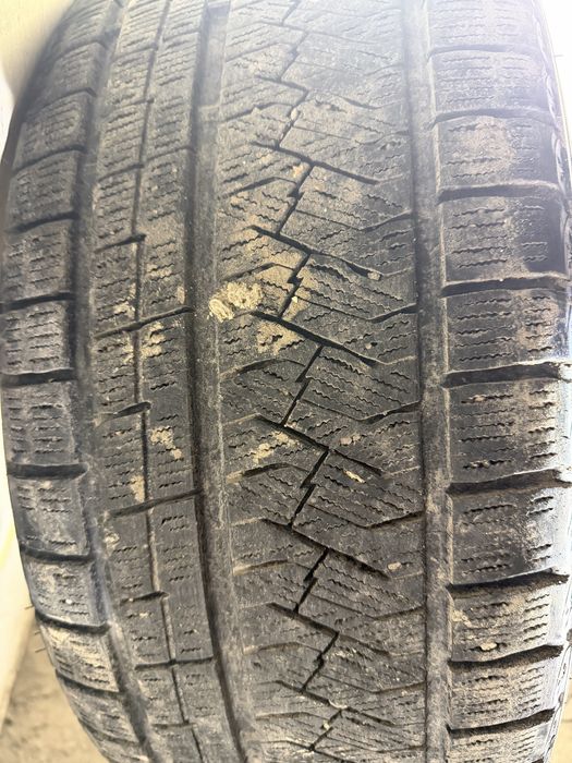 245/45r19 покрышка зимняя 2 шт