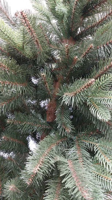 Елка искусственная.