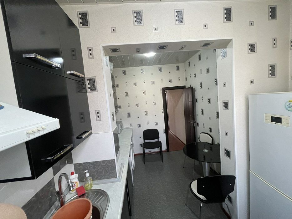 For sale: 3-room apartment, 3rd floor, 4-story building, not on the en