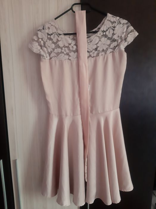 Красива копринена рокля.