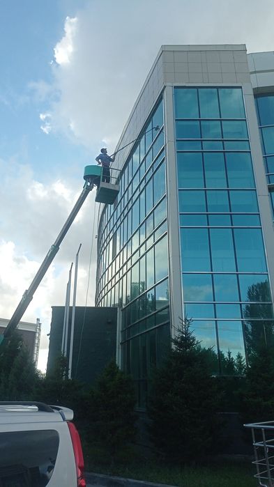 Мойка витражей и окон  в Астане