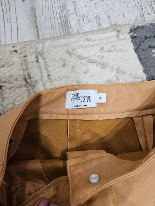 Pantaloni  bej/maro na-kd 3i