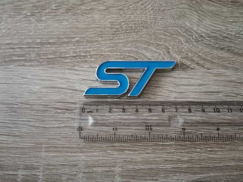 светлосиня емблема Ford ST