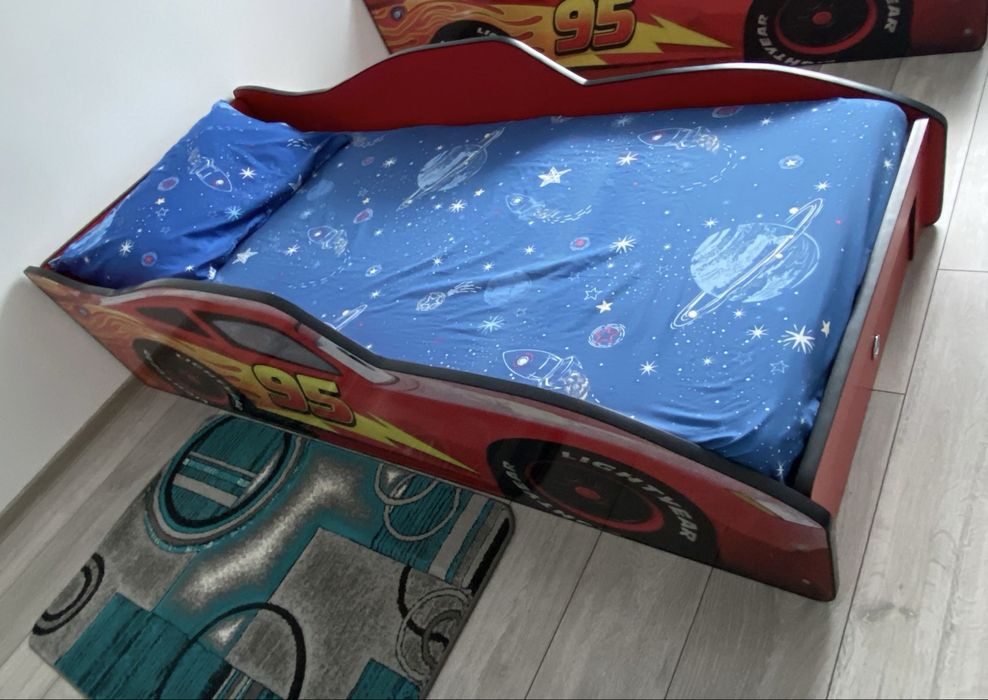 Pat mașină Fulger McQueen + saltea + lenjerii