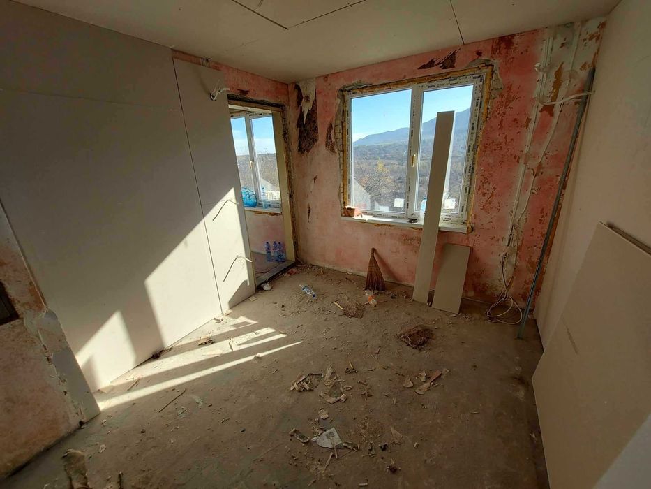 Триетажна вила, 80кв.м, местност Драката