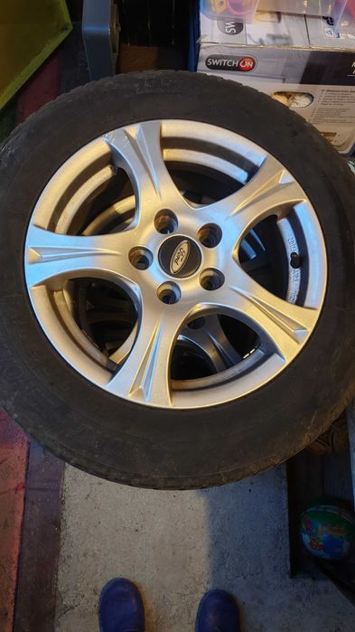 Vând 4 jante aliaj cu cauciucuri de vara 195/65/15