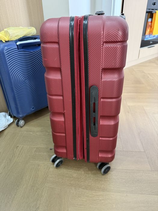 Чемодан дорожный