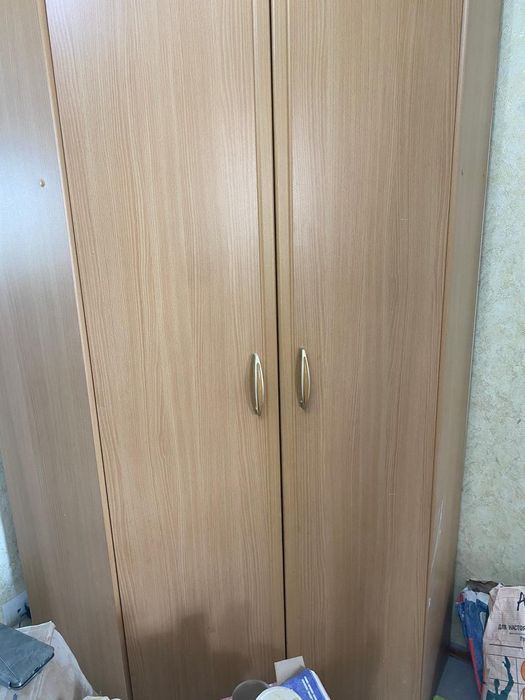 Продам угловой шкаф