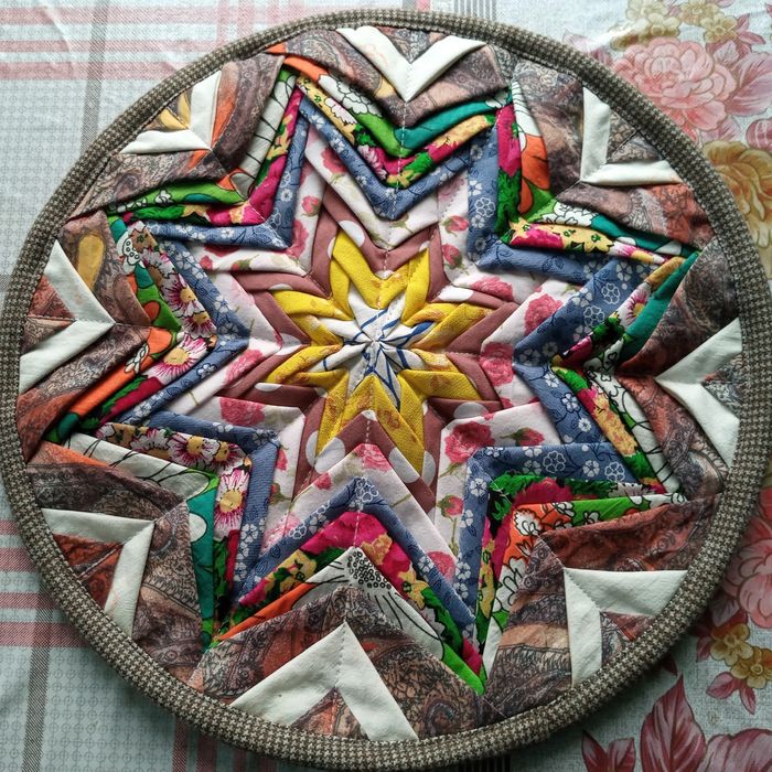 Продаются сидушки на стулья, табуретки,  пуфики