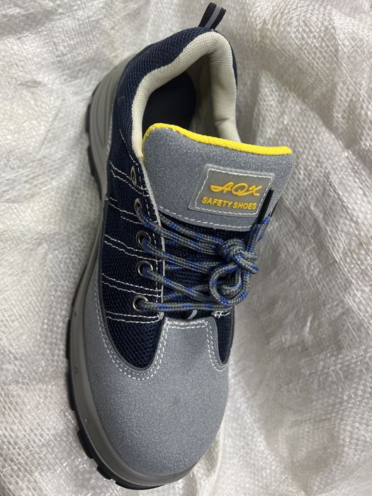 Рабочие ботинки.