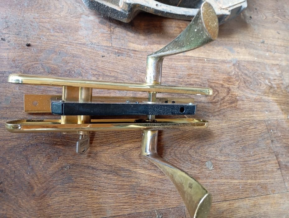 Продам замок на входную дверь