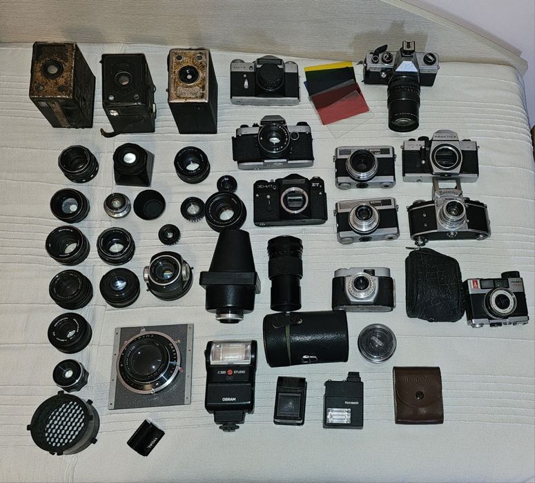 Голяма колекция винтидж фотоапарати, обективи и фотопринадлежности