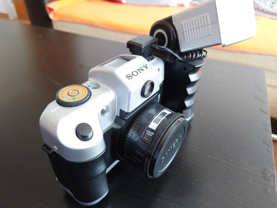 Camera foto Sony, pe film.