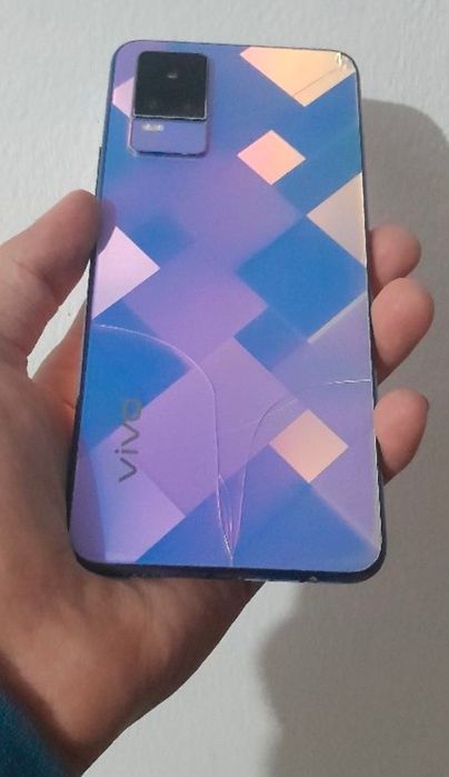 Vivo v21e в хорошем состоянии