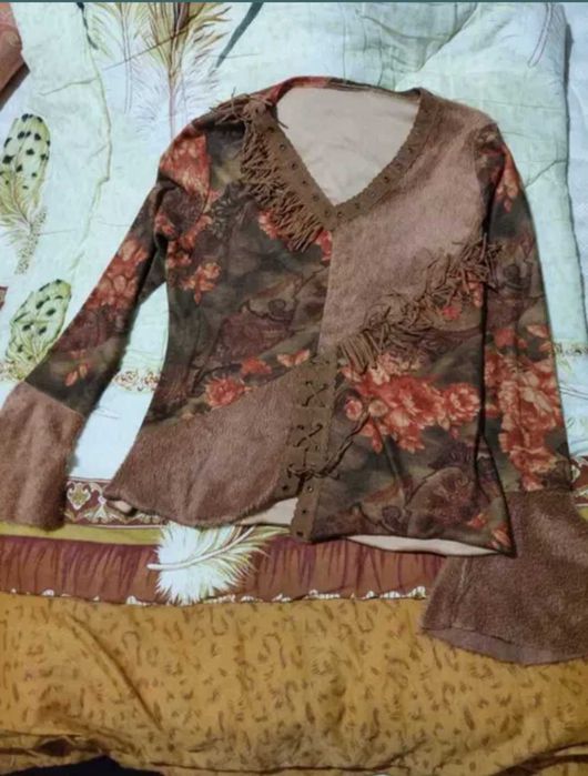 Bluza trendy cu franjuri și pluș