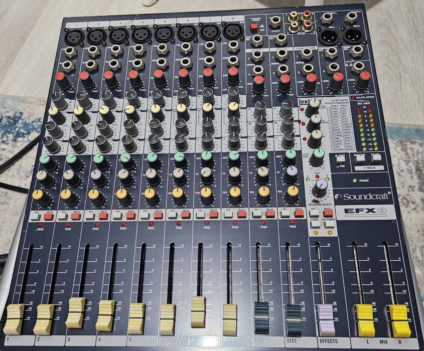 Mixer Soundcraft efx8