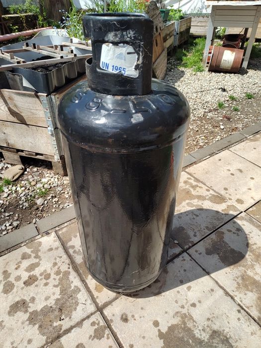 Vand 2 butelii gaz butan/propan,capacitate 45 litri