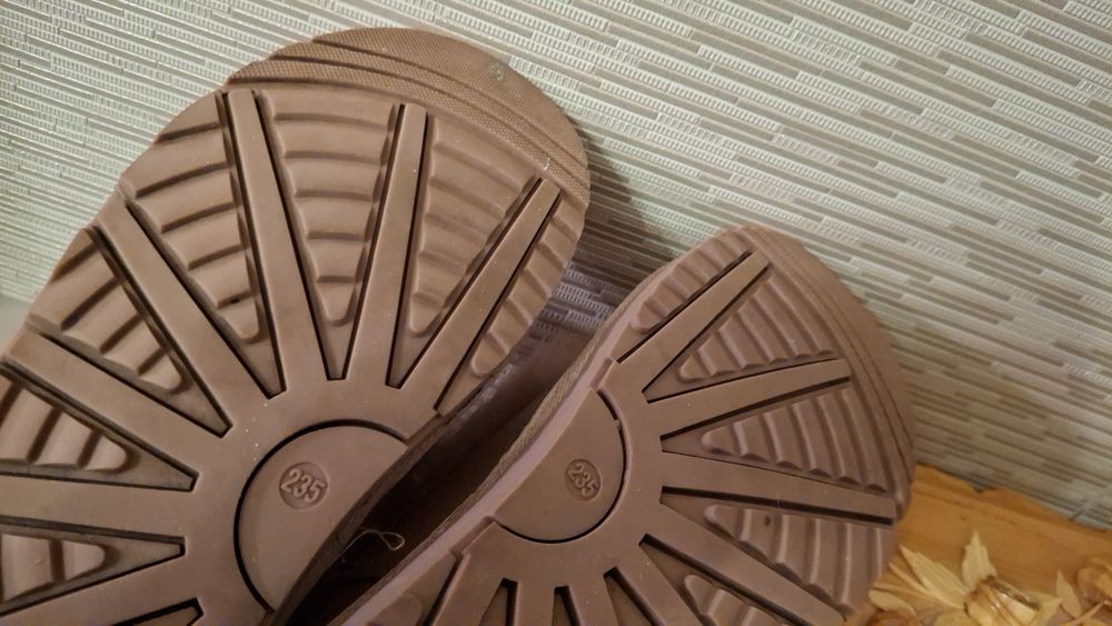 Угли обувь новые