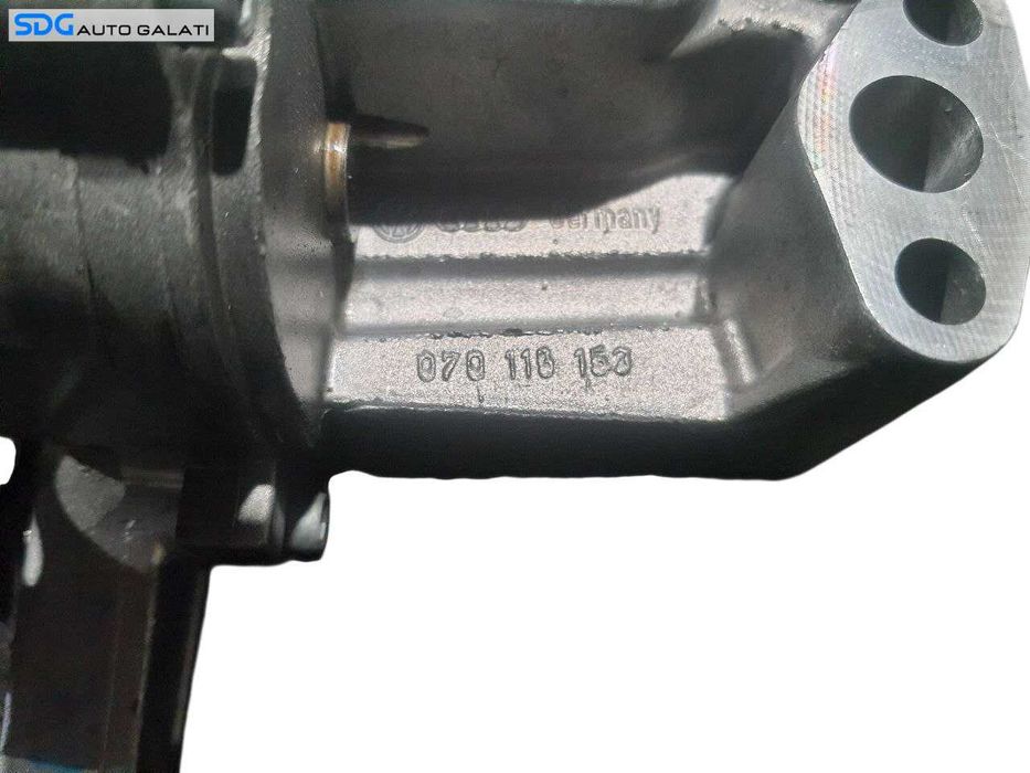 Pompa de ulei Volkswagen Multivan T5 2.5 TDI 2003 - 2009 Cod 070115105A 070116153 [N2551]