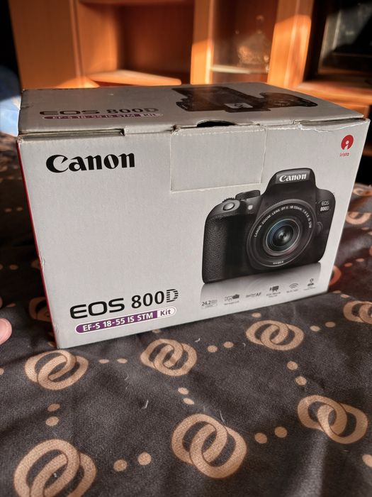 Фотоапарат Canon EOS 800D