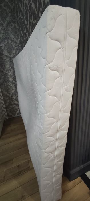 Продам матрас в хорошем состоянии.