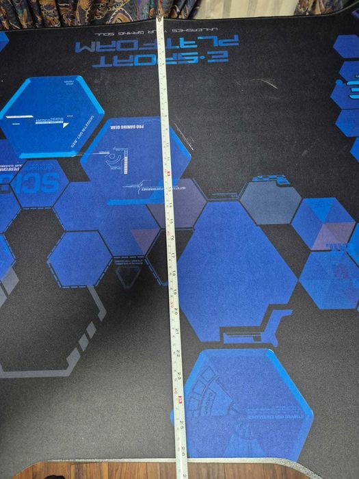 Геймърско бюро E-Blue RGB – Регулируемо 1.35м – LED