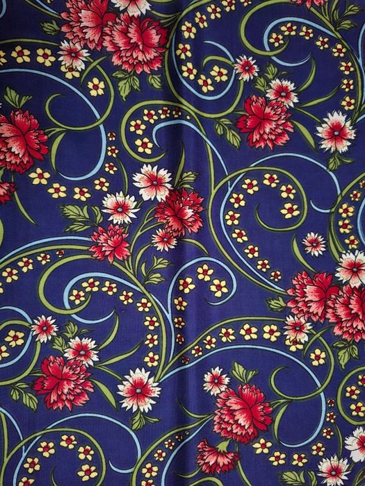 Отрез натуральной ткани крепсатин советского периода