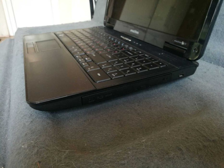 Продавам работещ лаптоп 15 инча