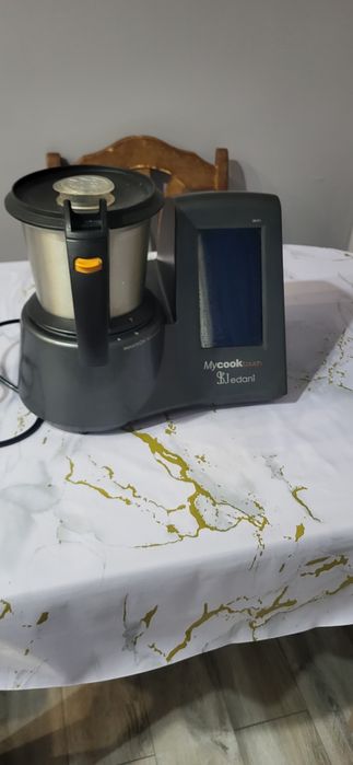 Продаётся кухонный комбайн