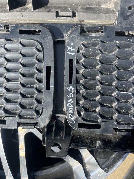 Решетка Jeep Compass 2017-