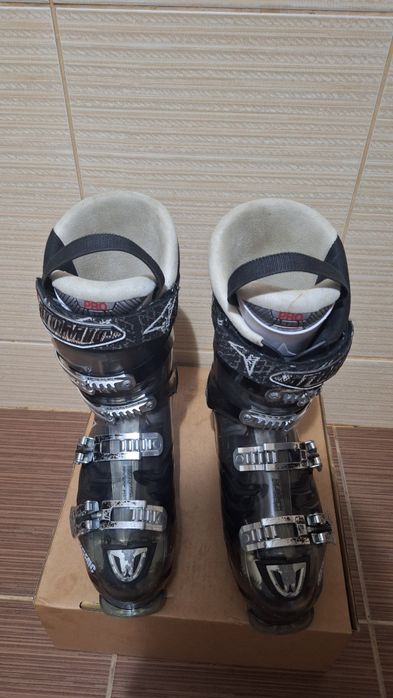 Clapari schi atomic hawx 100 nr.43-44-schiuri