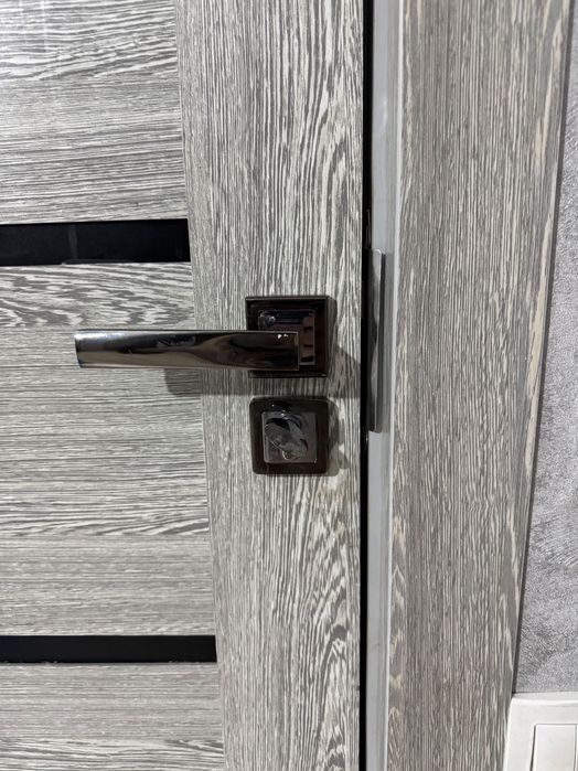 Эшик+қулф+ручка сотилади. 8 дона. 80/200.