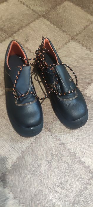 Продам рабочую обувь