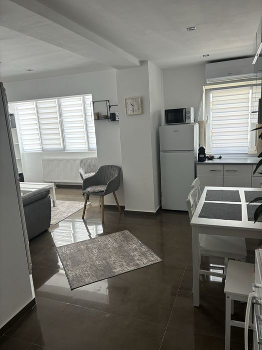 Inchiriez apartamet cu 2 camere