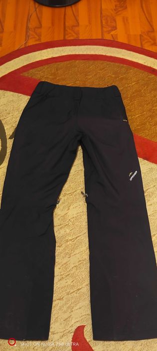 Vând pantaloni spyder M