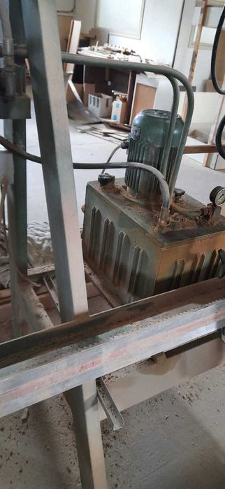 Presa hidraulica ferestre si usi lemn