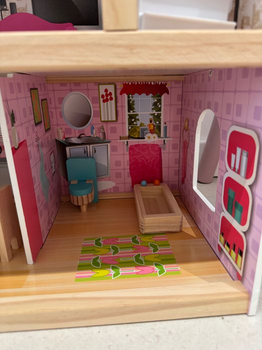 Дървена Къща за кукли. Moni toys.
