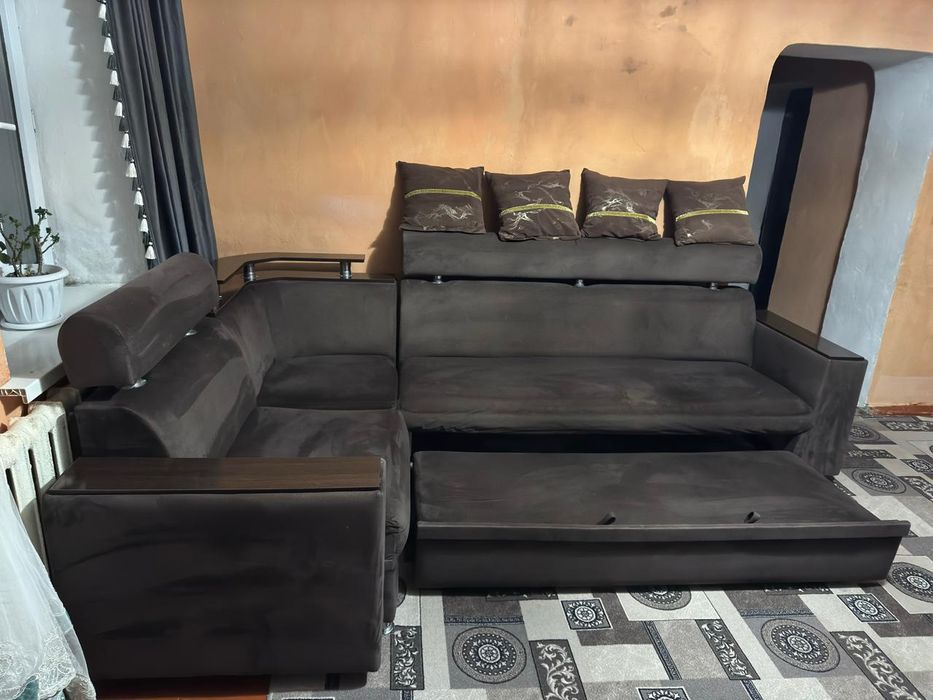 Продам дивансостояние очень хорошее.