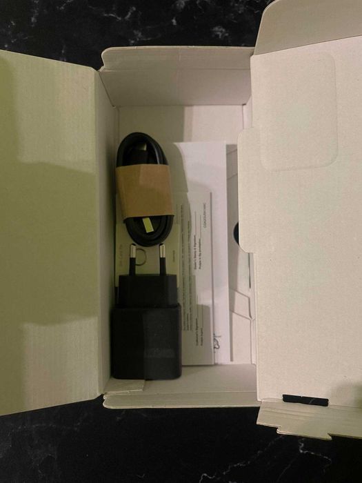 Нов телефон + подарък безжични слушалки